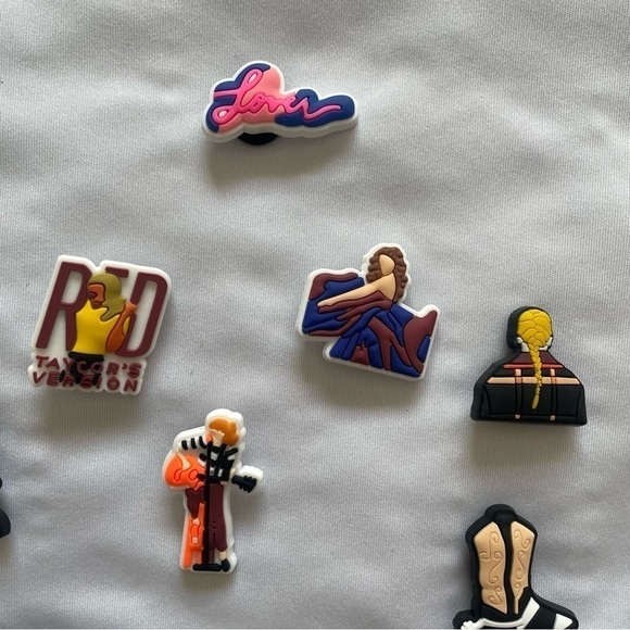 🎤 Pop Star–Inspired Singer Charms for Crocs – Lot of 20 💖 - Picture 6 of 10